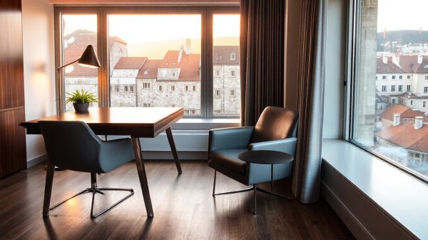 Ameublement professionnel Neuchâtel : design et solutions sur mesure